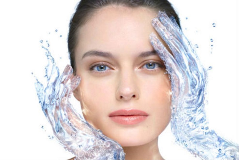 Nước Kangen có pH 4.0 - 6.0 có giúp giữ gìn làn da thanh xuân của phụ nữ.