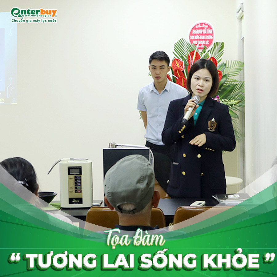 Giám đốc kinh doanh Enterbuy Nguyễn Hường phát biểu trong buổi tọa đàm