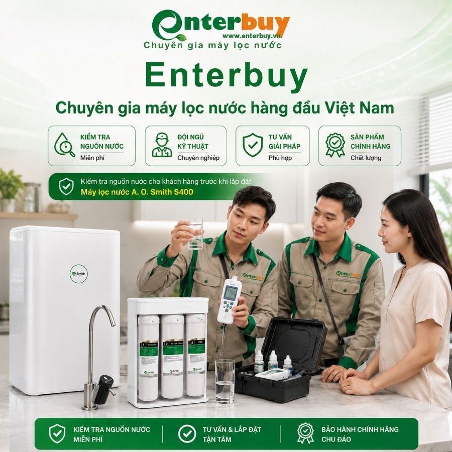 Kỹ thuật viên Enterbuy kiểm tra nguồn nước tại nhà khách hàng